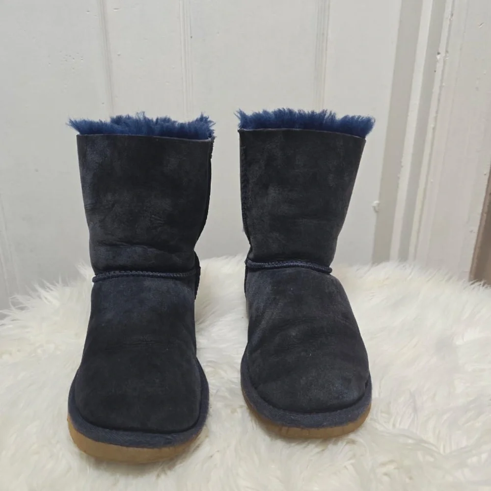 UGG Kid’s Bailey Bow II boots in a navy blue suede